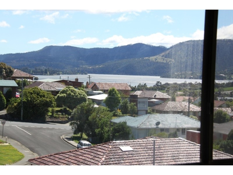 18 Chandos Drive, Berriedale TAS 7011