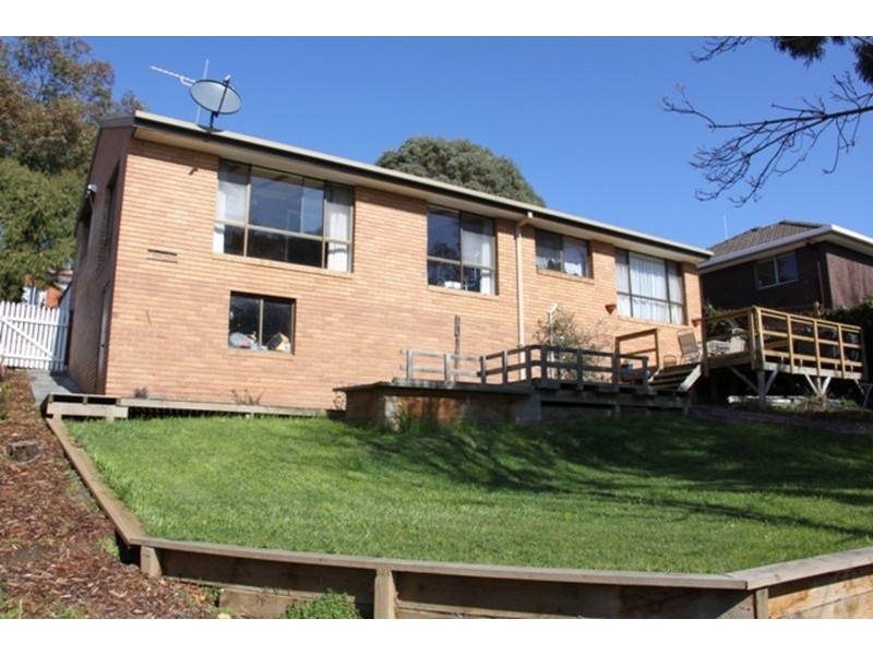 18 Chandos Drive, Berriedale TAS 7011