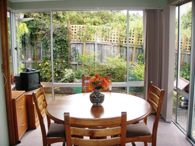 1/9 Girvan Avenue, New Town TAS 7008