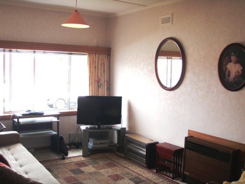 1/9 Girvan Avenue, New Town TAS 7008