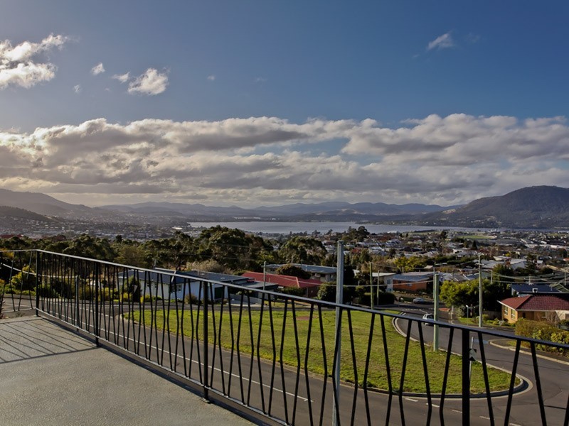 2/42 Corinda Grove, West Moonah TAS 7009