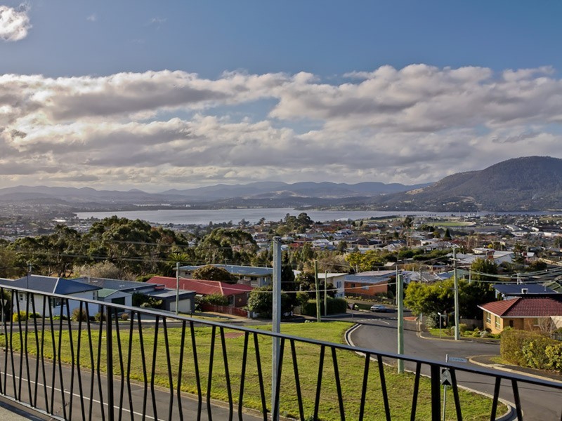 2/42 Corinda Grove, West Moonah TAS 7009