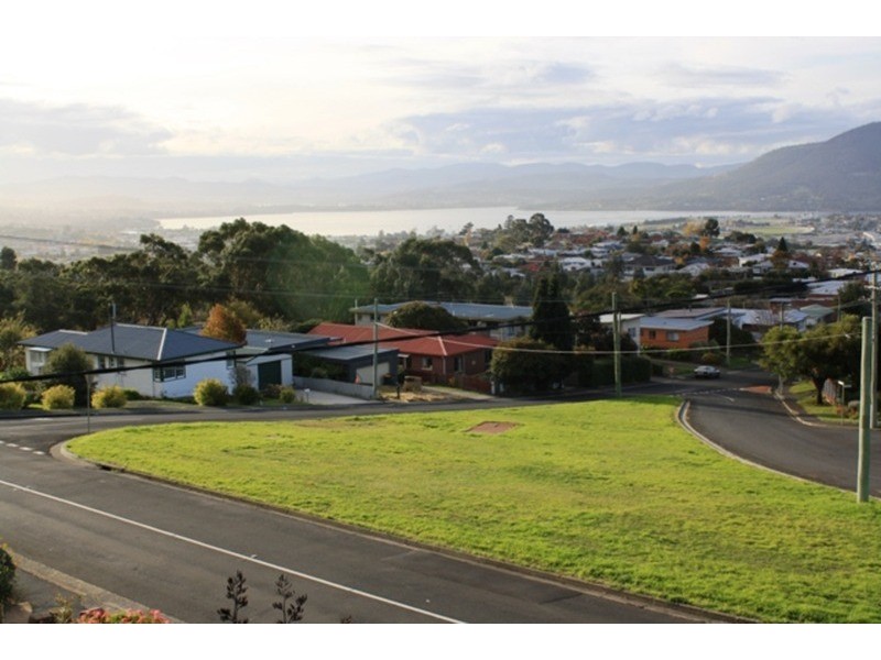 2/42 Corinda Grove, West Moonah TAS 7009