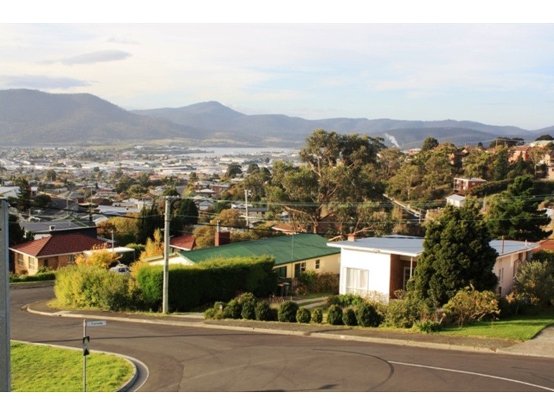 2/42 Corinda Grove, West Moonah TAS 7009