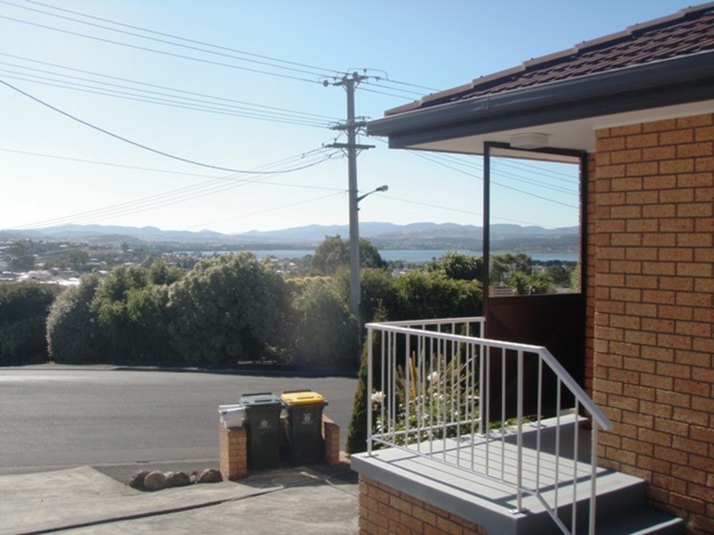 1/33 Caversham Road, West Moonah TAS 7009