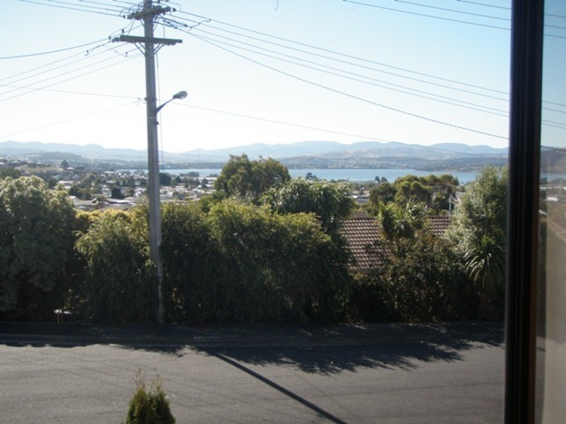 1/33 Caversham Road, West Moonah TAS 7009