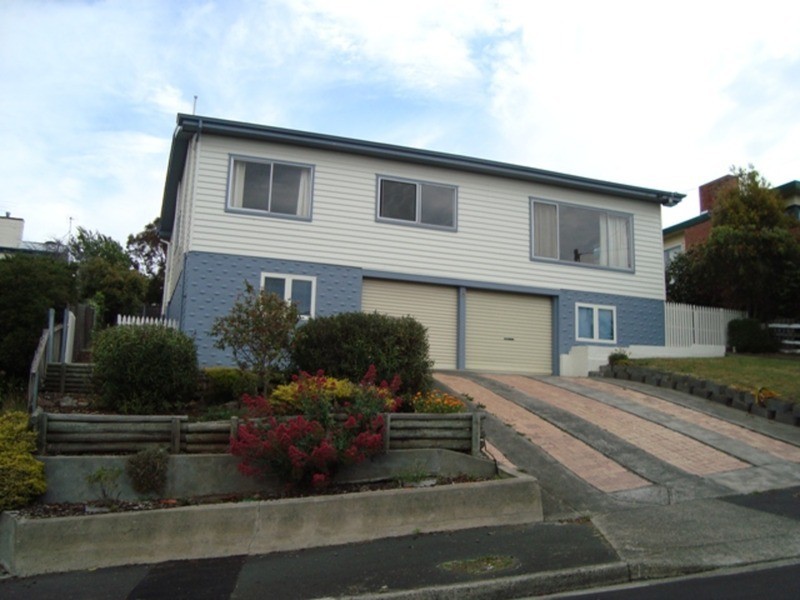 8 Beverley  Grove, West Moonah TAS 7009