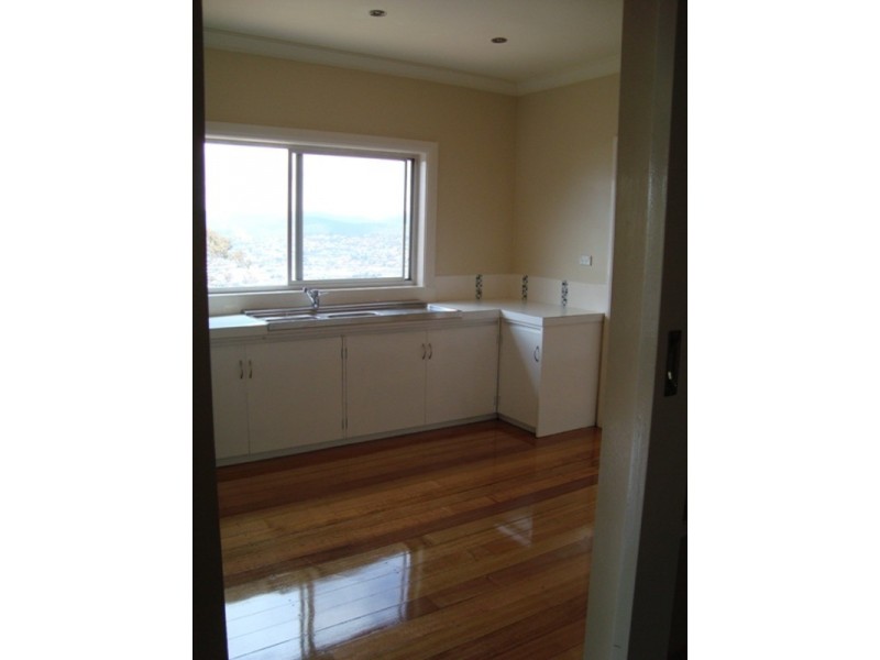 8 Beverley  Grove, West Moonah TAS 7009
