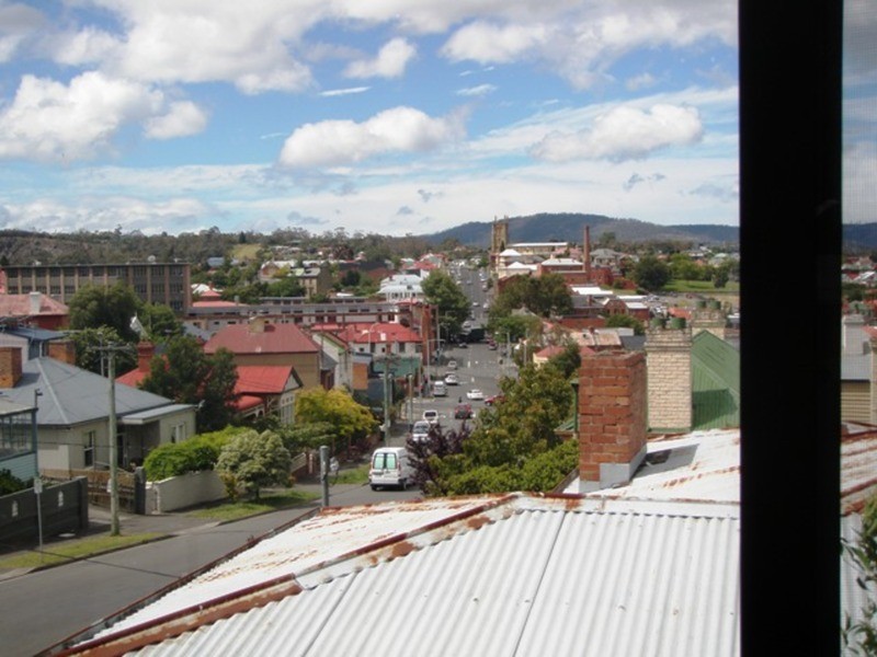 2A Watkins Avenue, West Hobart TAS 7000
