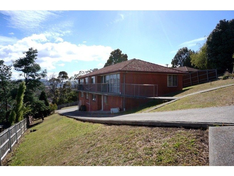 9 Shirley Boulevard, Lenah Valley TAS 7008