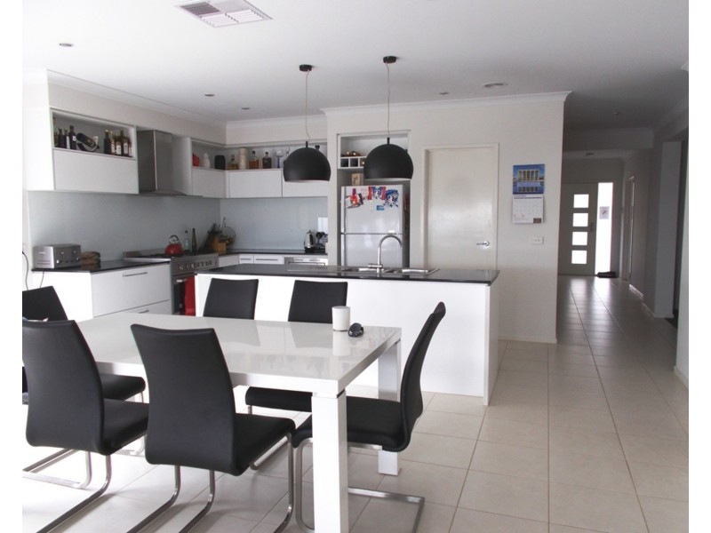 19 Hayton Park Boulevard, Cranbourne West VIC 3977