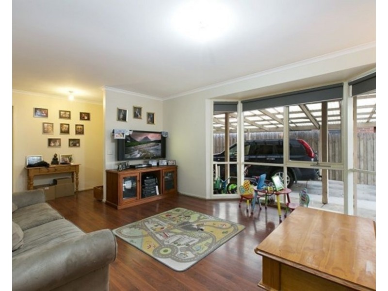 8 Milner Court, Cranbourne VIC 3977