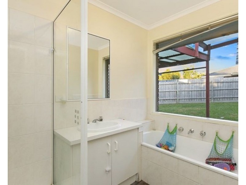 8 Milner Court, Cranbourne VIC 3977