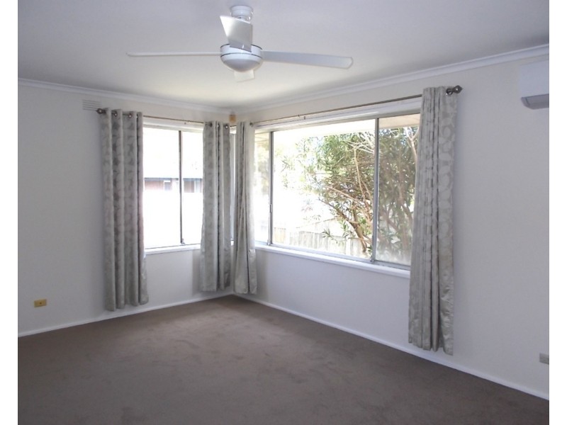 27 Helvetia Court, Frankston VIC 3199