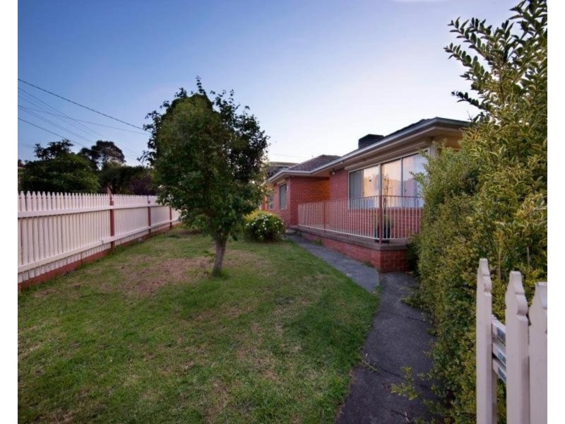 2 Pembroke Avenue, Frankston VIC 3199