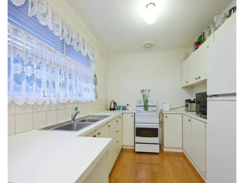 2 Pembroke Avenue, Frankston VIC 3199