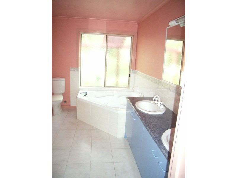 10 Altarnun Road, Langwarrin VIC 3910