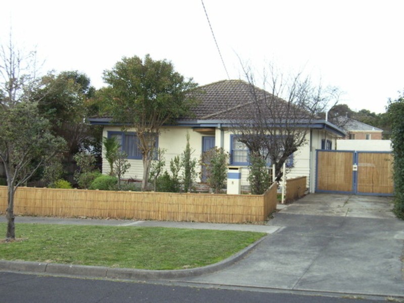 8 Burns Street, Frankston VIC 3199