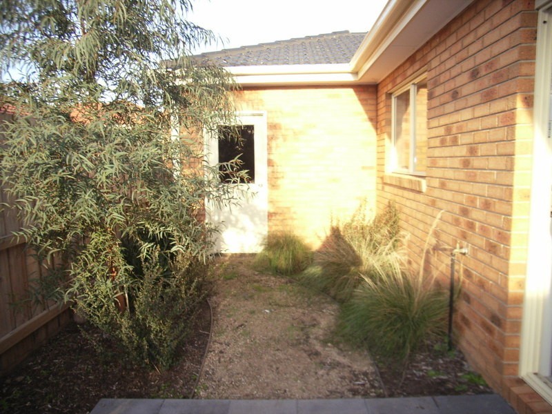 2/31 Deane Street, Frankston VIC 3199