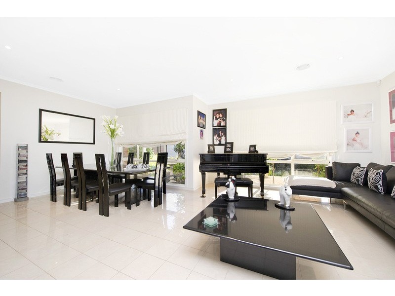 11 Birkdale Avenue, Heatherton VIC 3202