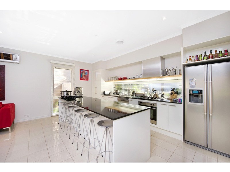 11 Birkdale Avenue, Heatherton VIC 3202