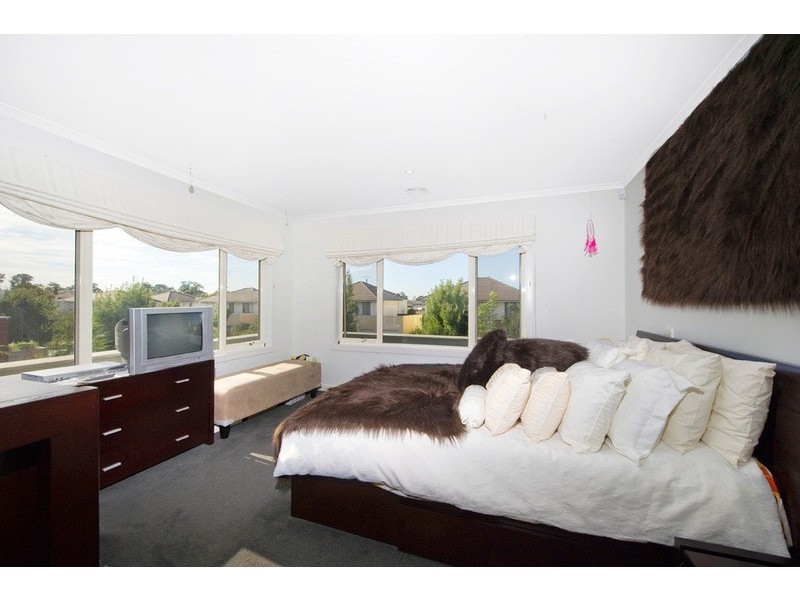 11 Birkdale Avenue, Heatherton VIC 3202