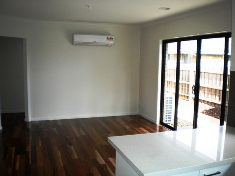 2/11 Colin Avenue, Frankston VIC 3199