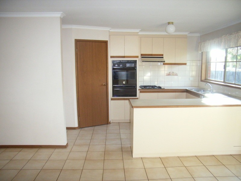 2/2 Birdwood Street, Frankston VIC 3199