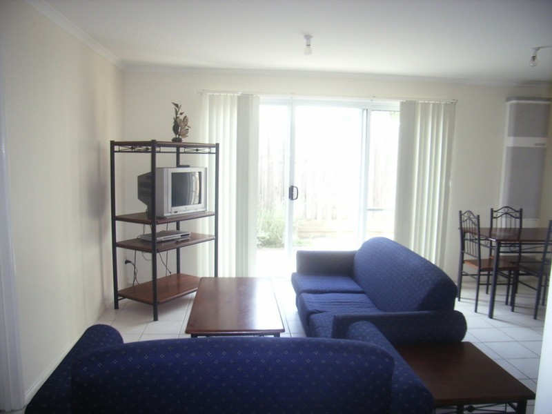 2/64 Lardner Road, Frankston VIC 3199