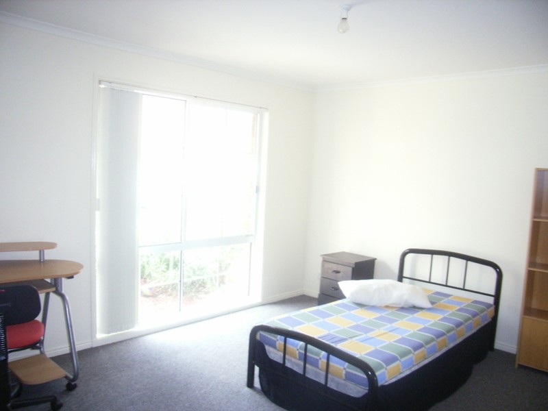 2/64 Lardner Road, Frankston VIC 3199