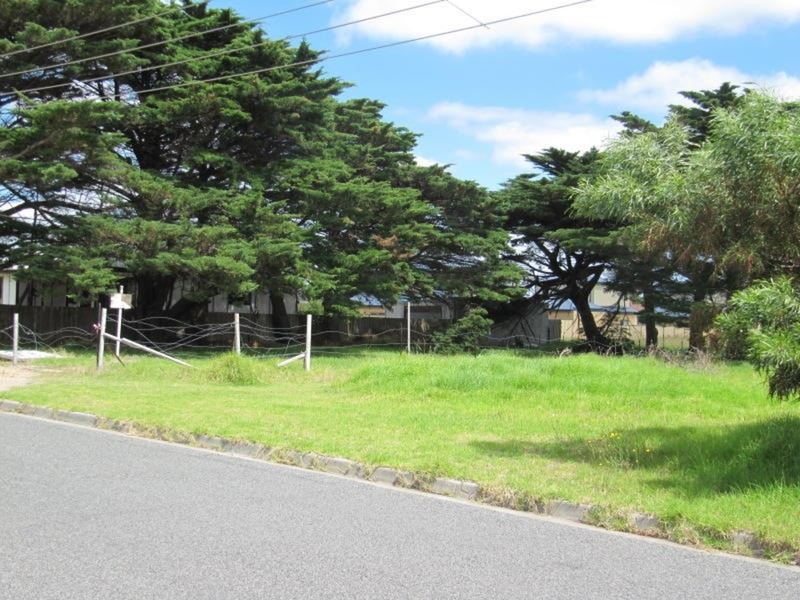 51 Seaview Avenue, Safety Beach VIC 3936