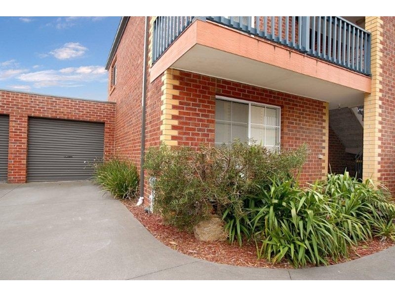2/64 Lardner Road, Frankston VIC 3199