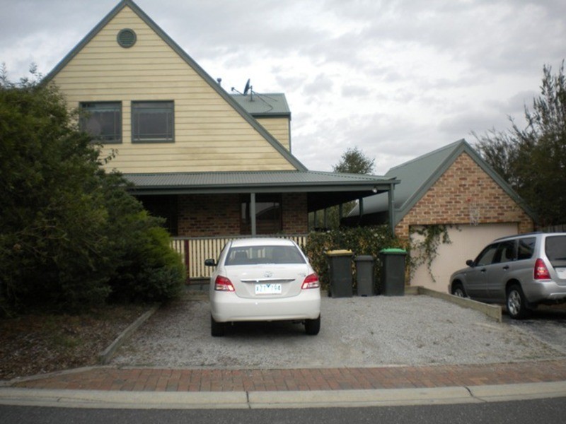 1 Sandalwood Retreat, Frankston South VIC 3199