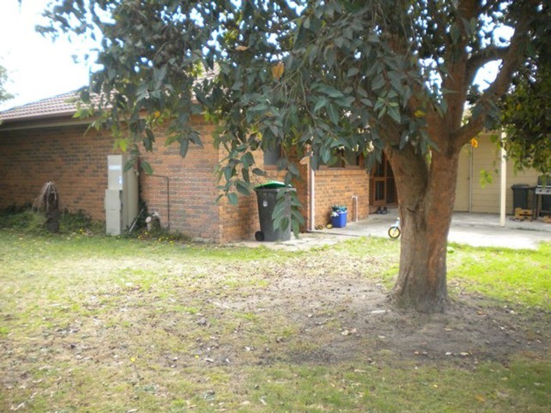 99 Dunsterville   Crescent, Frankston VIC 3199