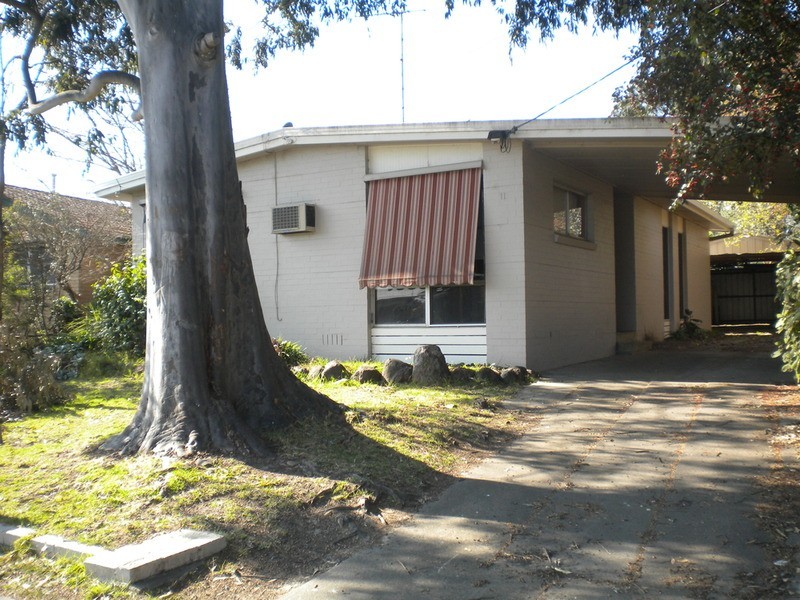 11 Bouvardia Crescent, Frankston North VIC 3200