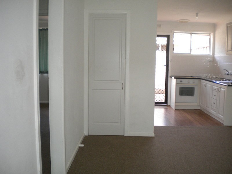 2/10 Carder Avenue, Seaford VIC 3198