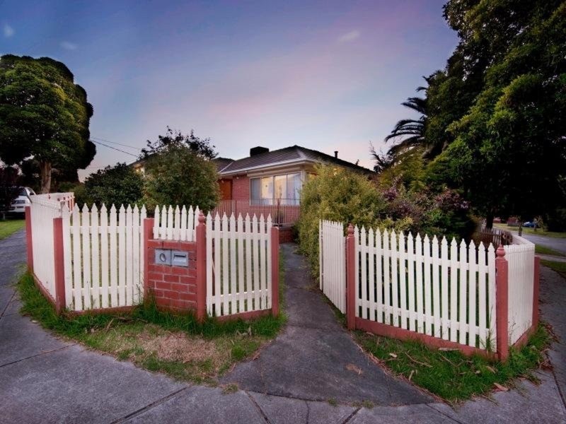 2 Pembroke Avenue, Frankston VIC 3199