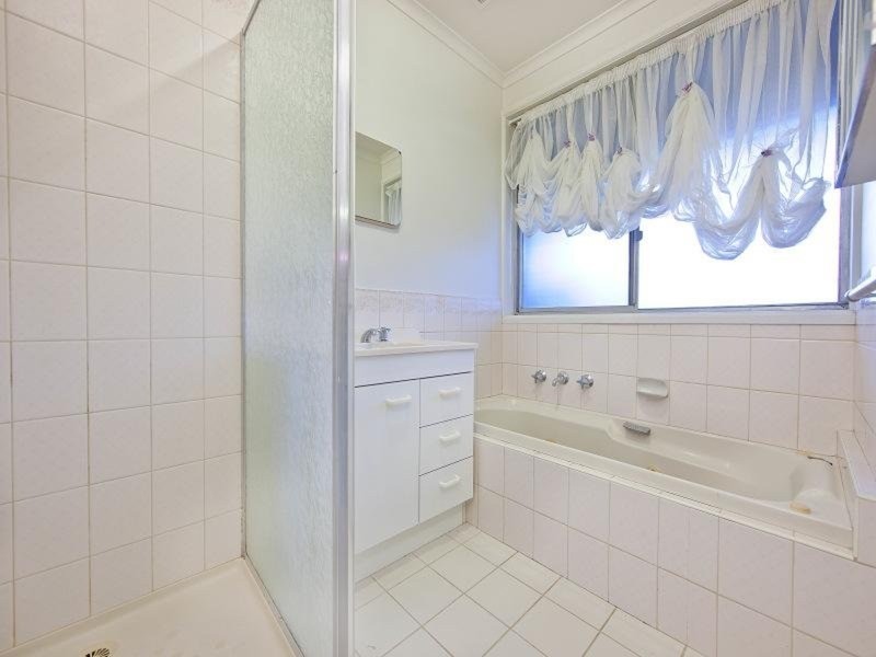 2 Pembroke Avenue, Frankston VIC 3199