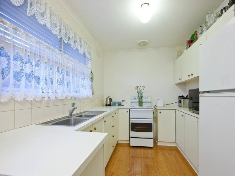 2 Pembroke Avenue, Frankston VIC 3199