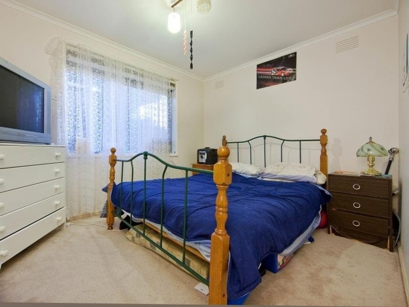 2 Pembroke Avenue, Frankston VIC 3199