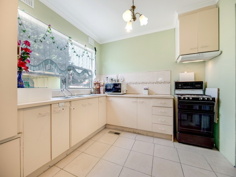 11 Forest Drive, Frankston North VIC 3200