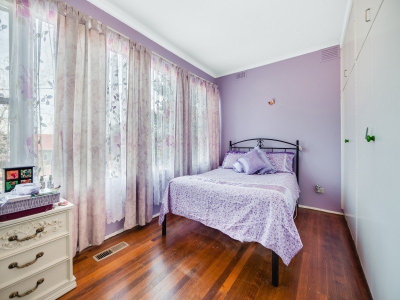 11 Forest Drive, Frankston North VIC 3200