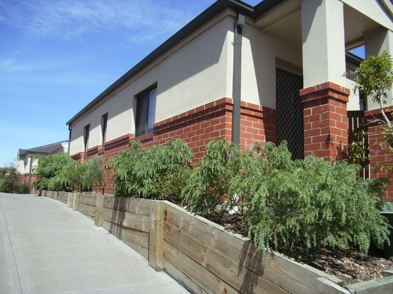 2/90 Nursery Avenue, Frankston VIC 3199