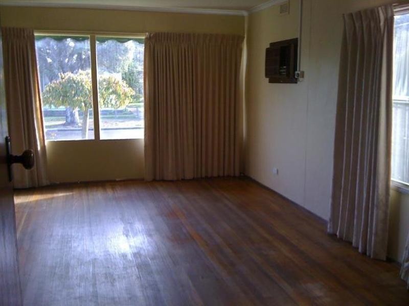 8 Forest Drive, Frankston North VIC 3200