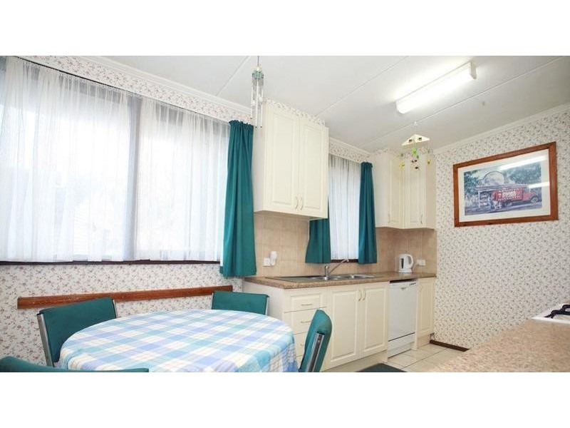 28 Bouvardia Crescent, Frankston North VIC 3200