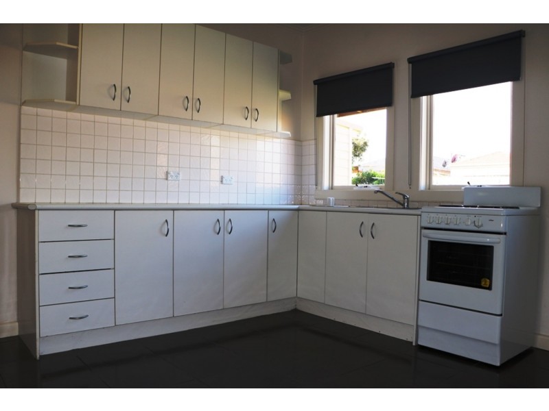 2 Duncan Avenue, Seaford VIC 3198