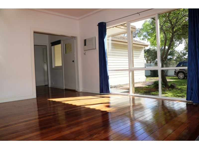 2 Duncan Avenue, Seaford VIC 3198