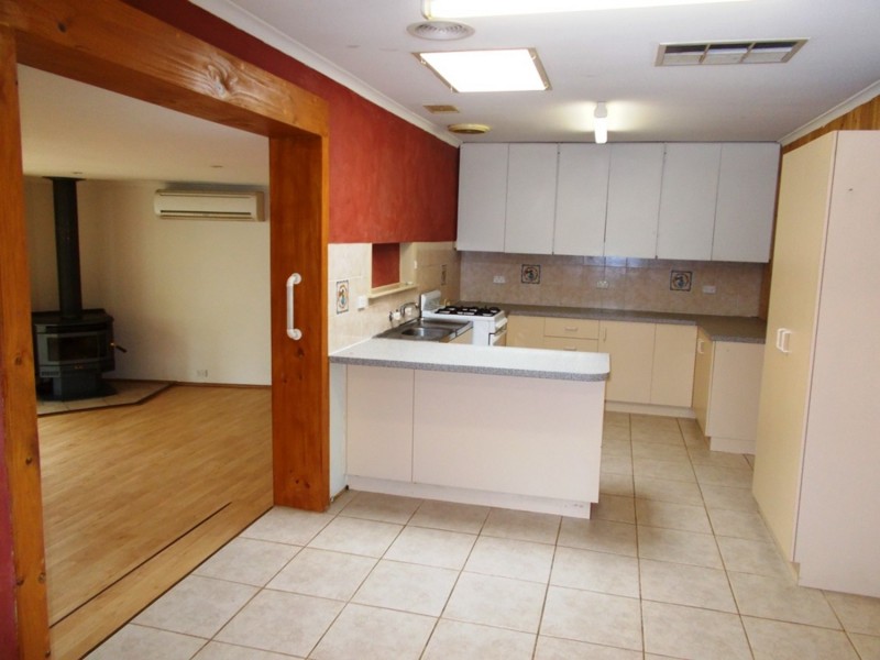 38 Bouvardia Crescent, Frankston North VIC 3200