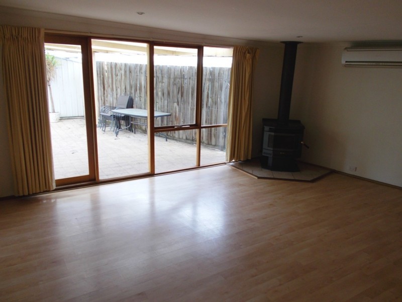38 Bouvardia Crescent, Frankston North VIC 3200