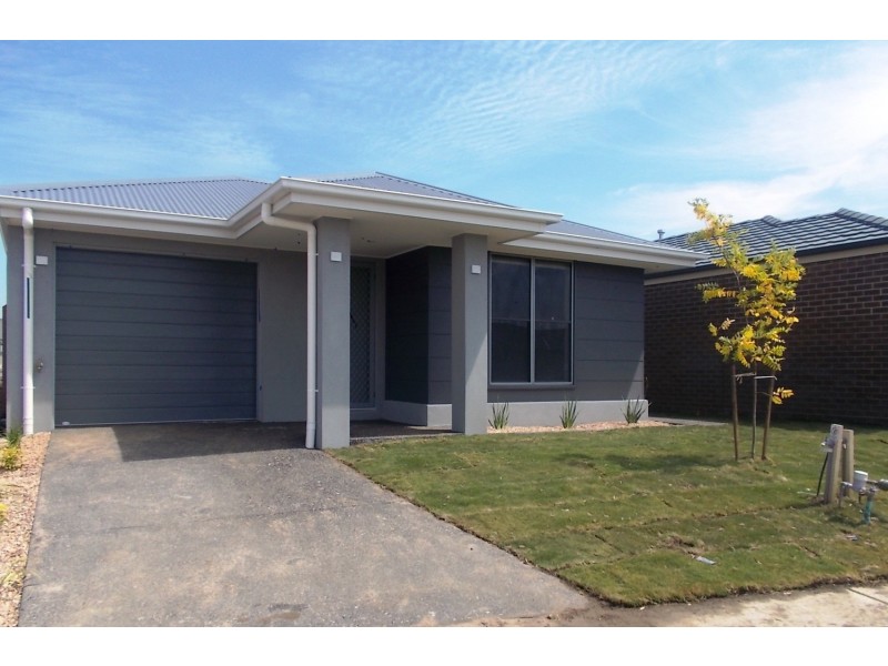 10 O’Meara Crescent, Cranbourne East VIC 3977